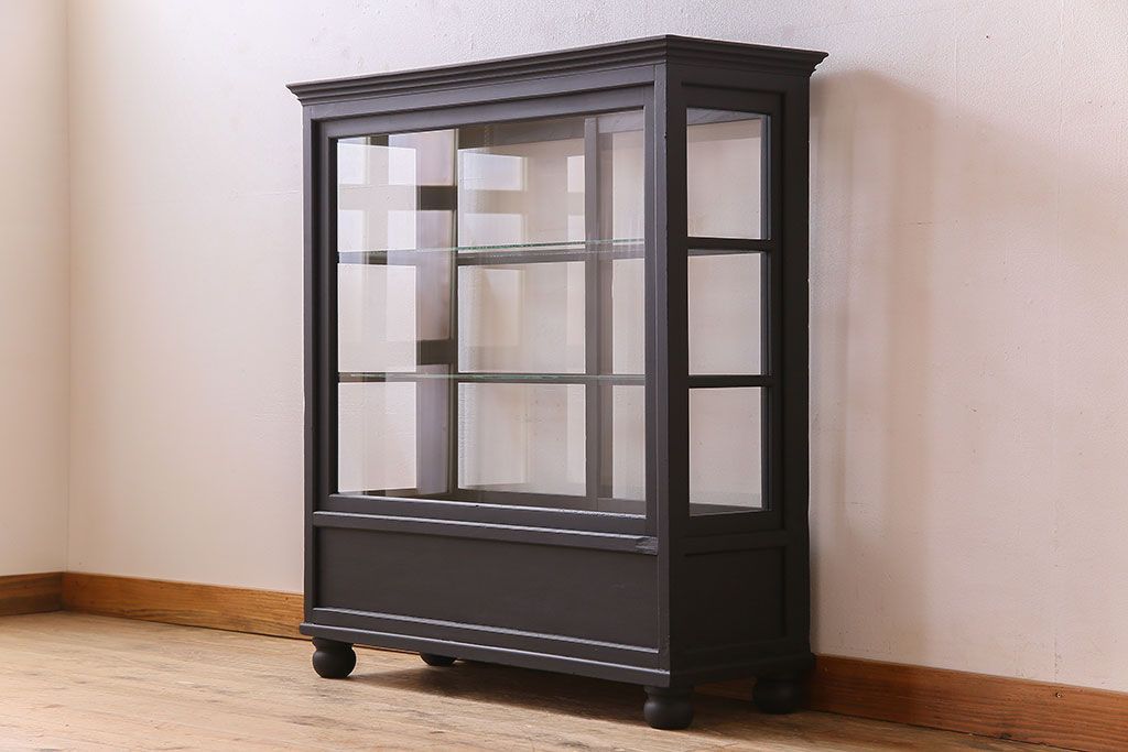 アンティーク家具　和モダン　脚付き!シックなアンティークのペイントガラスケース