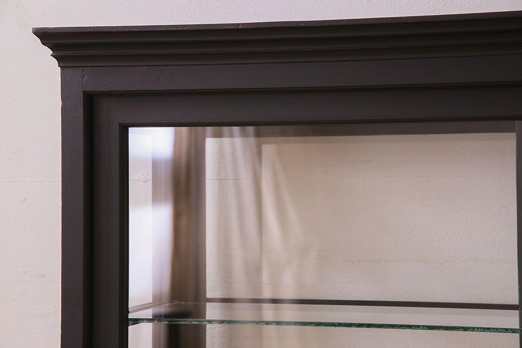 アンティーク家具　和モダン　脚付き!シックなアンティークのペイントガラスケース