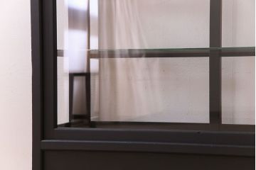 アンティーク家具　和モダン　脚付き!シックなアンティークのペイントガラスケース