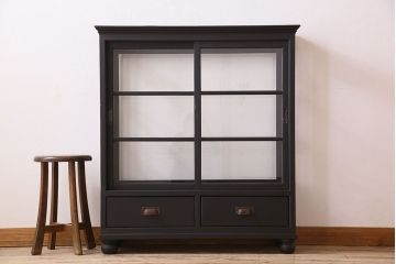 アンティーク家具　和モダン　脚付き!シックなアンティークのペイントガラスケース