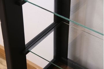 アンティーク家具　和モダン　脚付き!シックなアンティークのペイントガラスケース