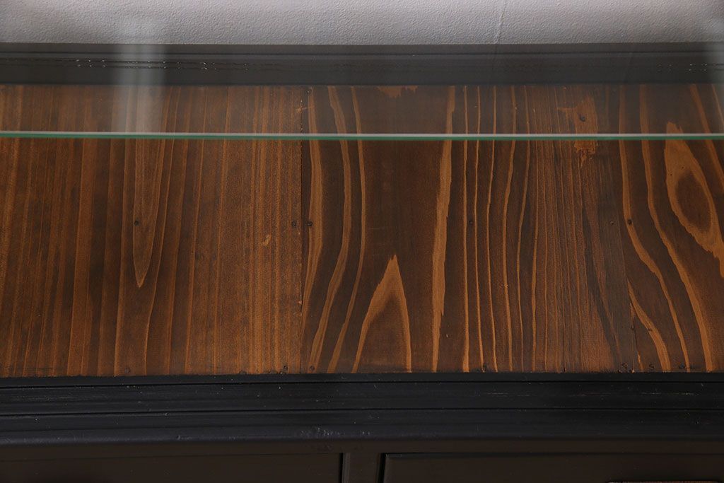 アンティーク家具　和モダン　脚付き!シックなアンティークのペイントガラスケース