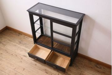 アンティーク家具　和モダン　脚付き!シックなアンティークのペイントガラスケース