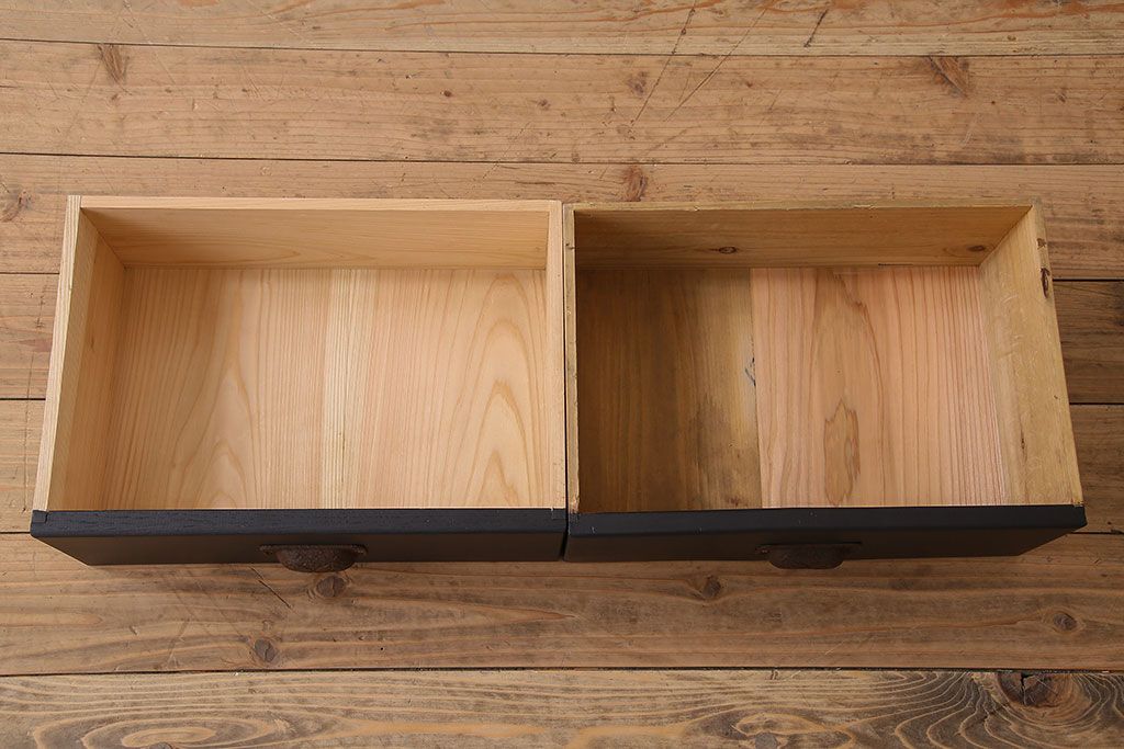 アンティーク家具　和モダン　脚付き!シックなアンティークのペイントガラスケース