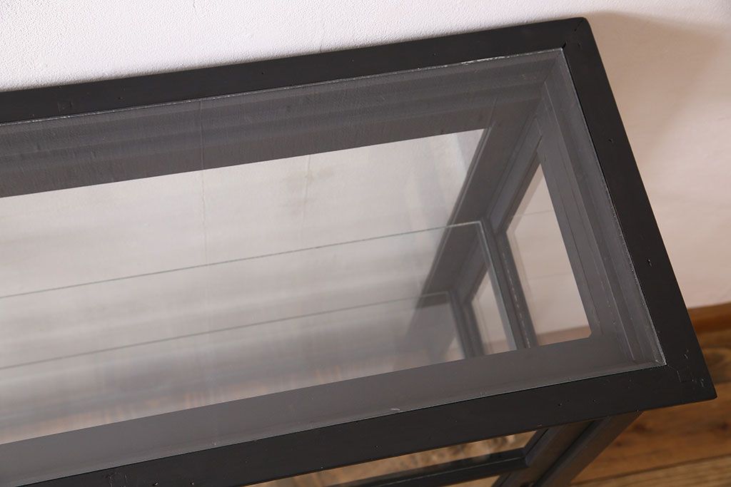 アンティーク家具　和モダン　脚付き!シックなアンティークのペイントガラスケース