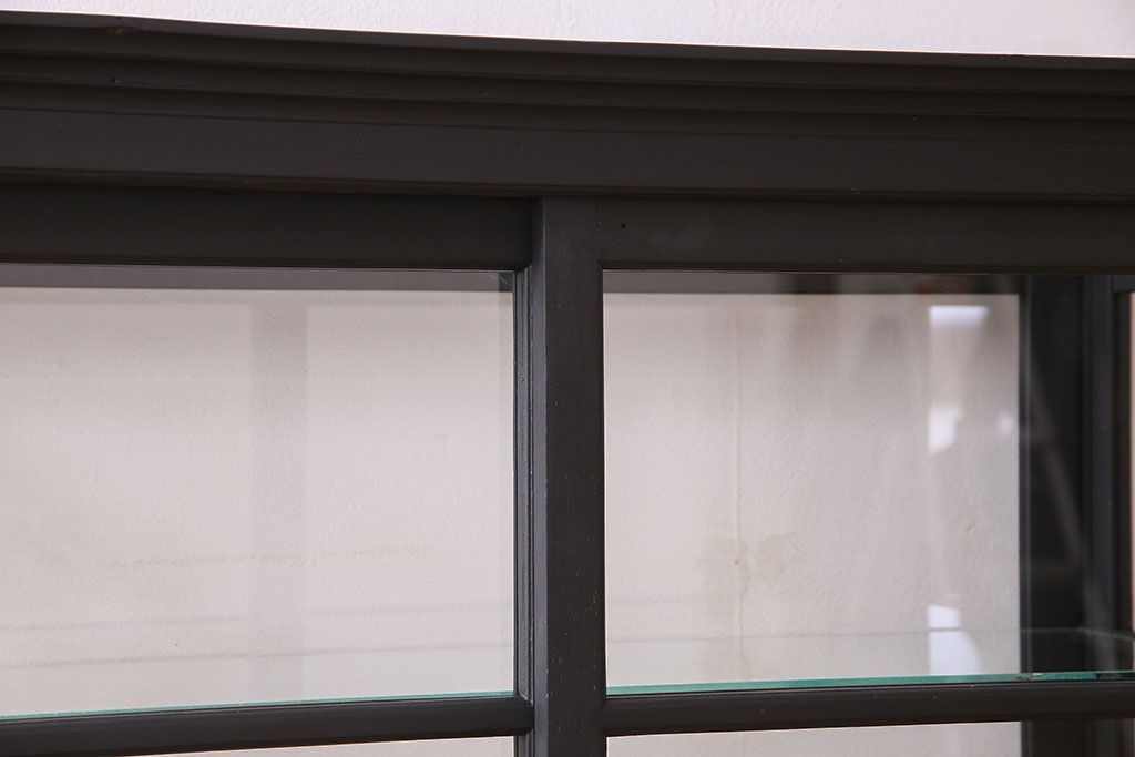 アンティーク家具　和モダン　脚付き!シックなアンティークのペイントガラスケース