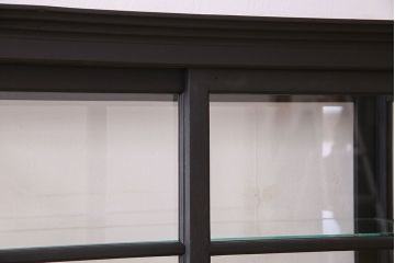 アンティーク家具　和モダン　脚付き!シックなアンティークのペイントガラスケース