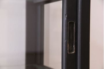 アンティーク家具　和モダン　脚付き!シックなアンティークのペイントガラスケース