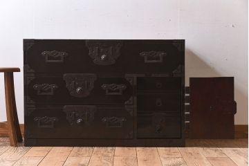アンティーク家具　明治期　古民具・骨董　隠しあり!黒漆の上品なアンティークの衣装箪笥