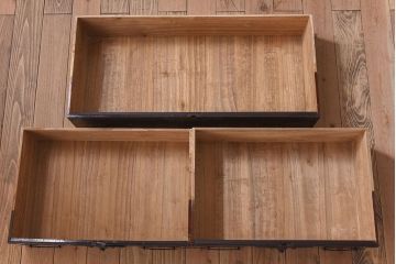 アンティーク家具　明治期　古民具・骨董　隠しあり!黒漆の上品なアンティークの衣装箪笥