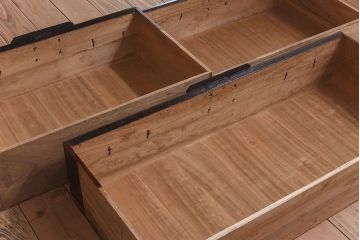 アンティーク家具　明治期　古民具・骨董　隠しあり!黒漆の上品なアンティークの衣装箪笥