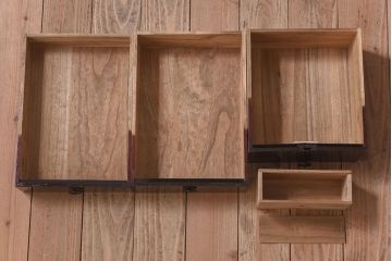 アンティーク家具　明治期　古民具・骨董　隠しあり!黒漆の上品なアンティークの衣装箪笥