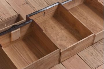 アンティーク家具　明治期　古民具・骨董　隠しあり!黒漆の上品なアンティークの衣装箪笥