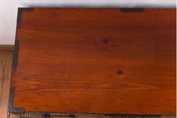 アンティーク家具　明治期　古民具・骨董　隠しあり!黒漆の上品なアンティークの衣装箪笥