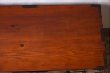 アンティーク家具　明治期　古民具・骨董　隠しあり!黒漆の上品なアンティークの衣装箪笥