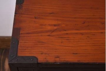 アンティーク家具　明治期　古民具・骨董　隠しあり!黒漆の上品なアンティークの衣装箪笥