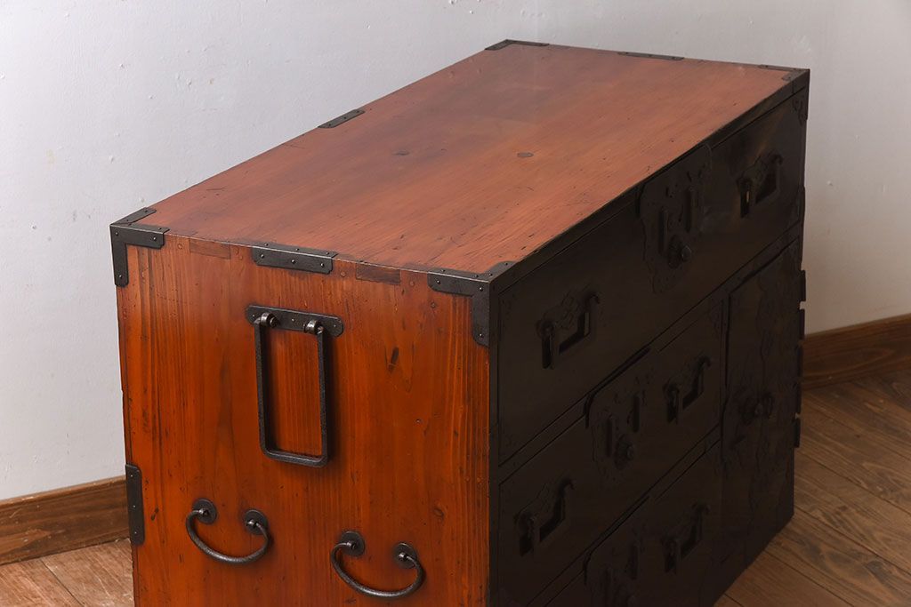 アンティーク家具　明治期　古民具・骨董　隠しあり!黒漆の上品なアンティークの衣装箪笥