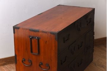 アンティーク家具　明治期　古民具・骨董　隠しあり!黒漆の上品なアンティークの衣装箪笥