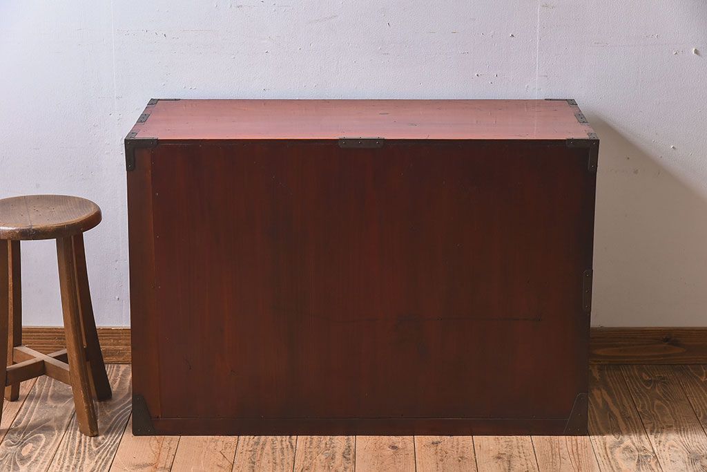 アンティーク家具　明治期　古民具・骨董　隠しあり!黒漆の上品なアンティークの衣装箪笥