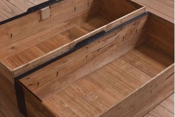 アンティーク家具　明治期　古民具・骨董　黒漆の上品なアンティークの衣装箪笥