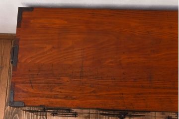 アンティーク家具　明治期　古民具・骨董　黒漆の上品なアンティークの衣装箪笥