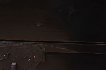 アンティーク家具　明治期　古民具・骨董　黒漆の上品なアンティークの衣装箪笥