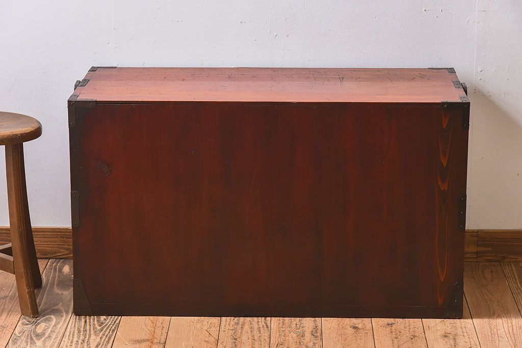 アンティーク家具　明治期　古民具・骨董　黒漆の上品なアンティークの衣装箪笥