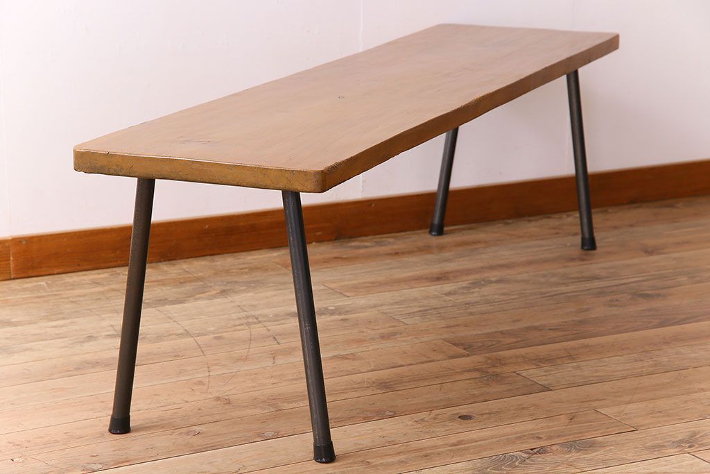 アンティーク家具　天板一枚板　朴の木　和製アンティークのシンプルな鉄脚ベンチ