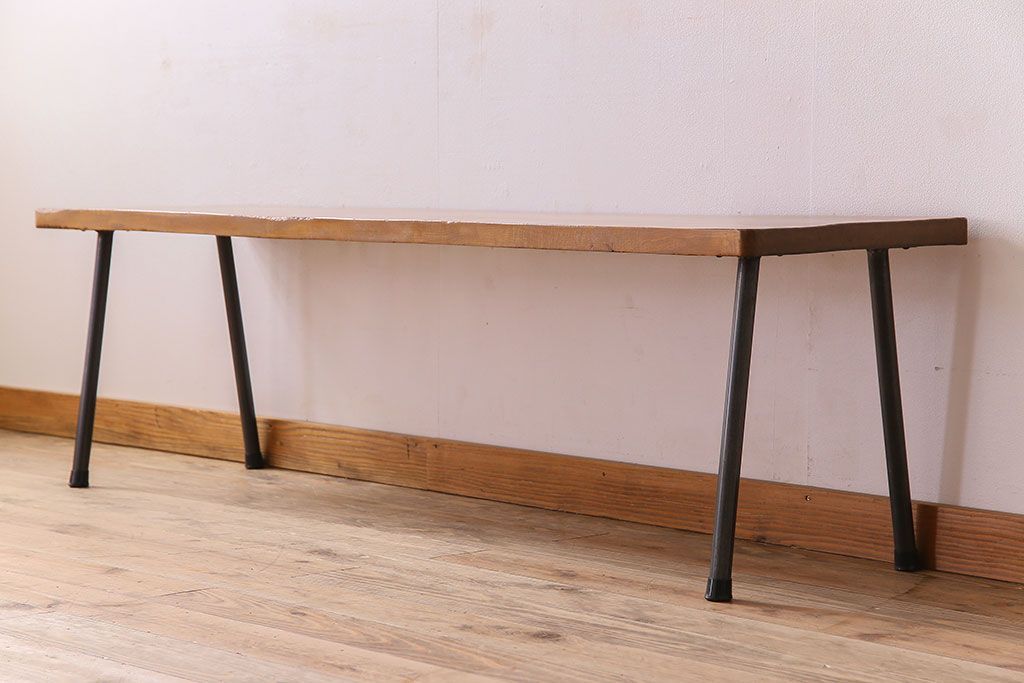 アンティーク家具　天板一枚板　朴の木　和製アンティークのシンプルな鉄脚ベンチ