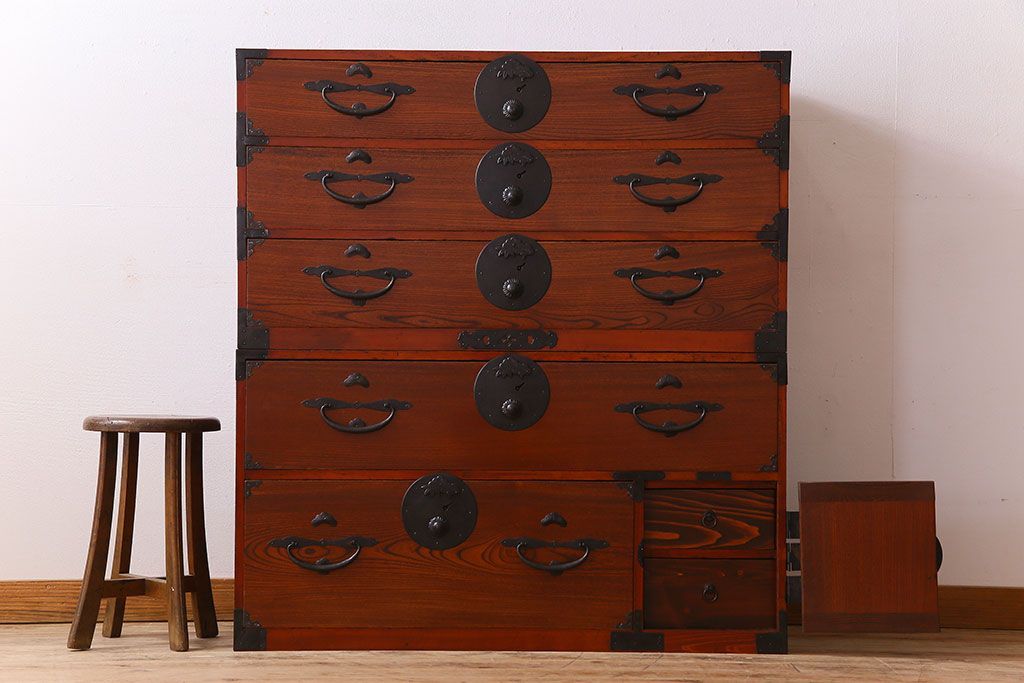 アンティーク家具　アンティーク　前面欅材　重ね二本松箪笥(衣装箪笥)(2)