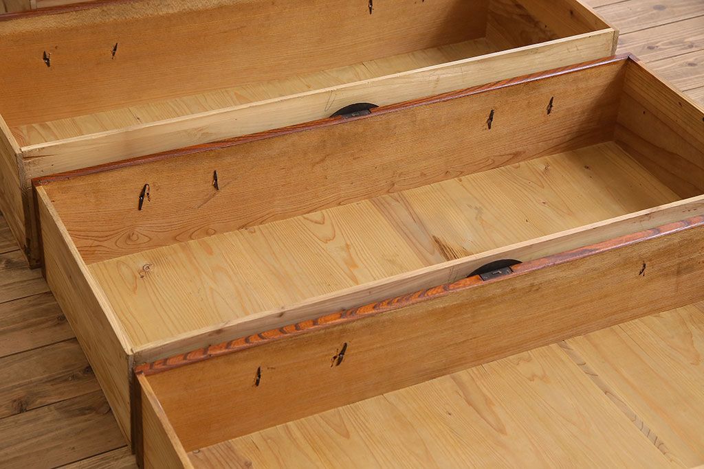 アンティーク家具　アンティーク　前面欅材　重ね二本松箪笥(衣装箪笥)(2)