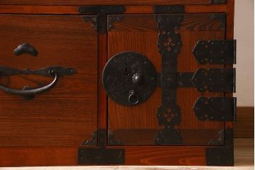 アンティーク家具　アンティーク　前面欅材　重ね二本松箪笥(衣装箪笥)(2)