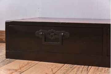 アンティーク家具　古民具・骨董　和モダン　黒漆が上品な和製アンティークの箪笥ローボード(衣装箪笥)