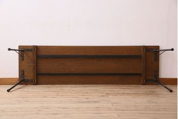 アンティーク家具　ラワン材製　天板一枚板　和製アンティークのシンプルな鉄脚テーブル(1)