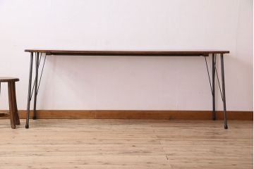 アンティーク家具　ラワン材製　天板一枚板　和製アンティークのシンプルな鉄脚テーブル(2)