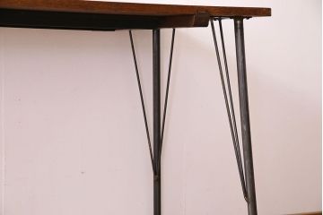 アンティーク家具　ラワン材製　天板一枚板　和製アンティークのシンプルな鉄脚テーブル(2)