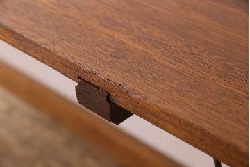 アンティーク家具　ラワン材製　天板一枚板　和製アンティークのシンプルな鉄脚テーブル(2)