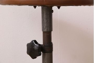 ヴィンテージ家具　イギリスビンテージ　当時物　シャビーな回転椅子(スツール)(1)