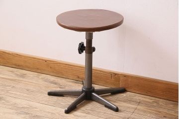 ヴィンテージ家具　イギリスビンテージ　当時物　シャビーな回転椅子(スツール)(2)