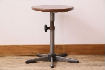 ヴィンテージ家具　イギリスビンテージ　当時物　シャビーな回転椅子(スツール)(2)