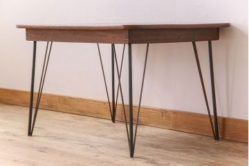 アンティーク家具　和製アンティーク　栓材製!天板一枚板の鉄脚テーブル(センターテーブル)