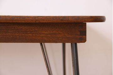 アンティーク家具　和製アンティーク　栓材製!天板一枚板の鉄脚テーブル(センターテーブル)