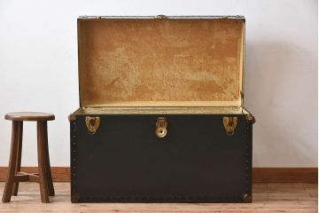イギリスアンティーク　1950年頃　鍵付きでおしゃれなトランク