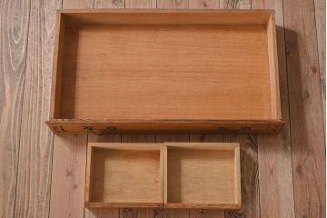 ヴィンテージ家具　フランスビンテージ　美しい彫刻入り!上質なオーク材製のライティングビューロー