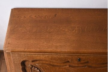 ヴィンテージ家具　フランスビンテージ　美しい彫刻入り!上質なオーク材製のライティングビューロー