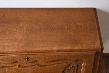 ヴィンテージ家具　フランスビンテージ　美しい彫刻入り!上質なオーク材製のライティングビューロー