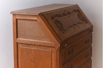ヴィンテージ家具　フランスビンテージ　美しい彫刻入り!上質なオーク材製のライティングビューロー