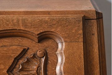 ヴィンテージ家具　フランスビンテージ　美しい彫刻入り!上質なオーク材製のライティングビューロー