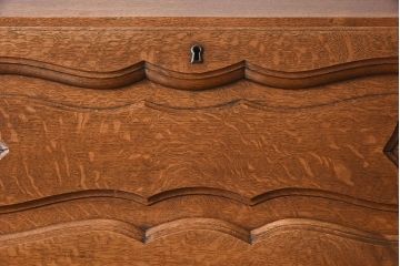 ヴィンテージ家具　フランスビンテージ　美しい彫刻入り!上質なオーク材製のライティングビューロー