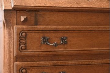 ヴィンテージ家具　フランスビンテージ　美しい彫刻入り!上質なオーク材製のライティングビューロー